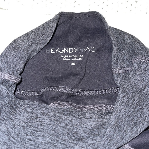 Beyond Yoga Pants - Beyond Yoga // Space Dye Paneled Grey Leggings🌛